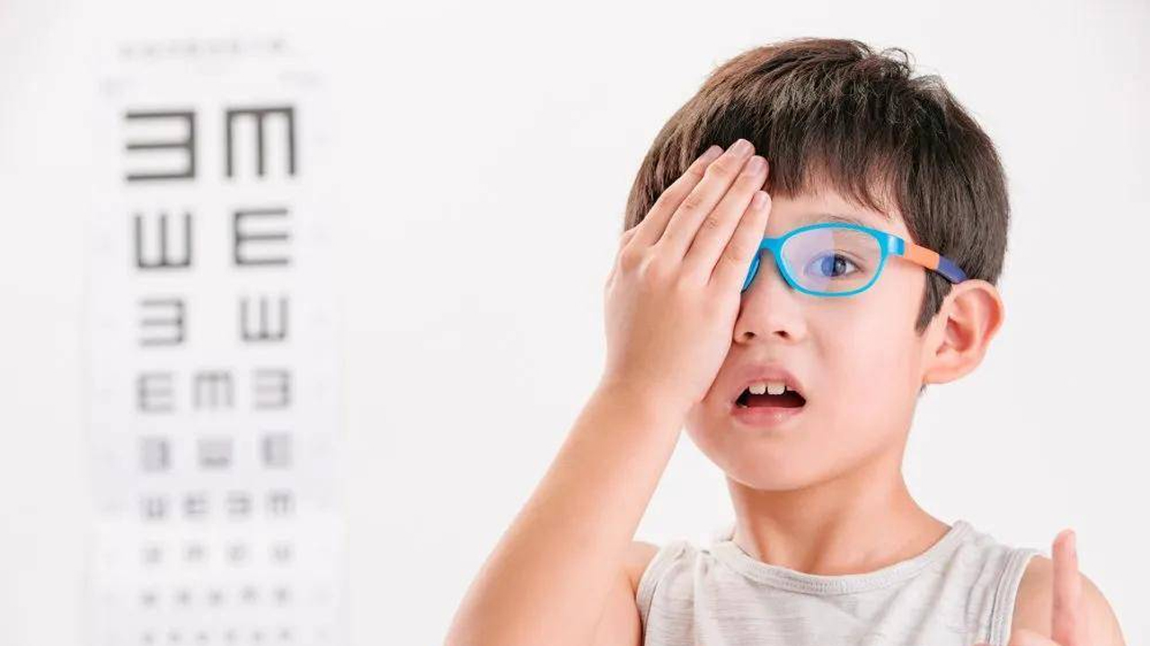 新冠大流行促全球“小眼鏡”增多 疫情期間更需愛眼護(hù)眼