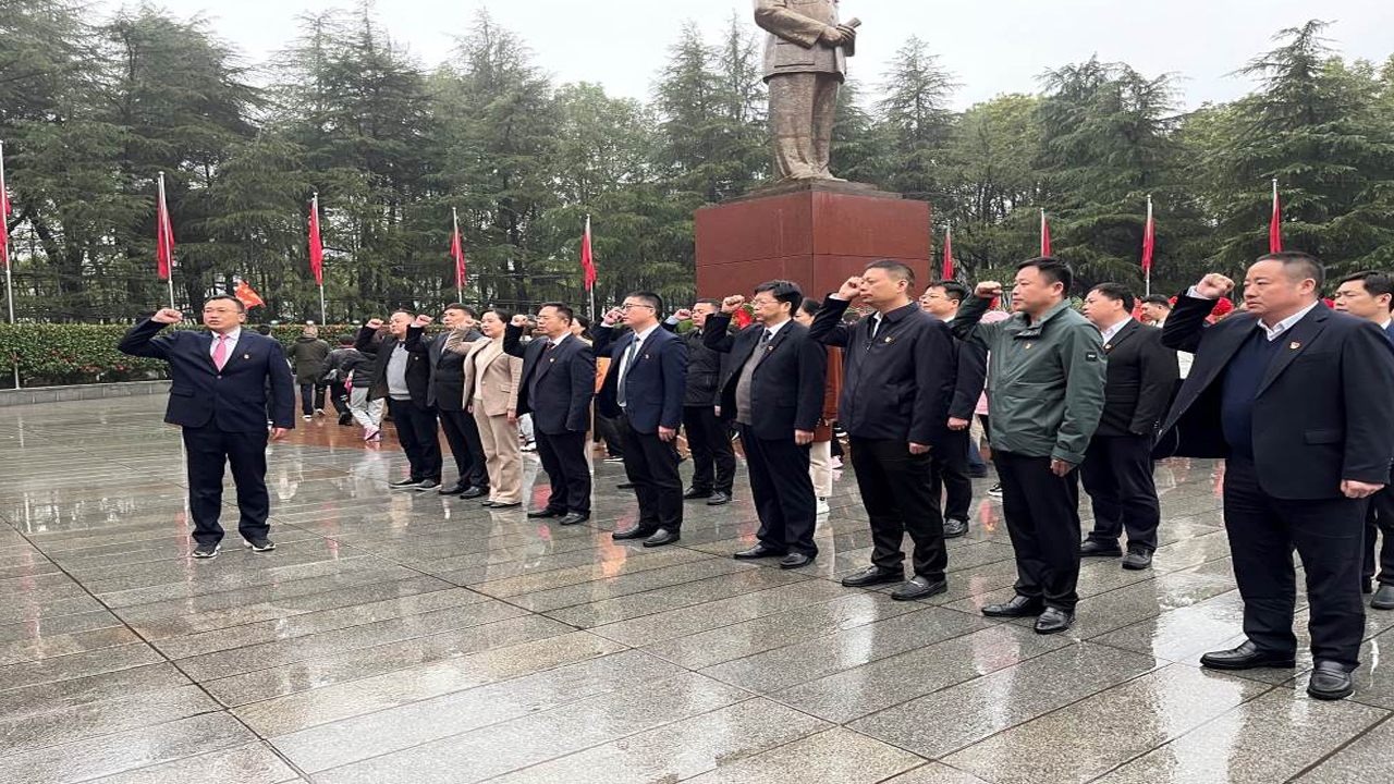 自治區(qū)政府黨組理論學(xué)習(xí)中心組舉行集體學(xué)習(xí)