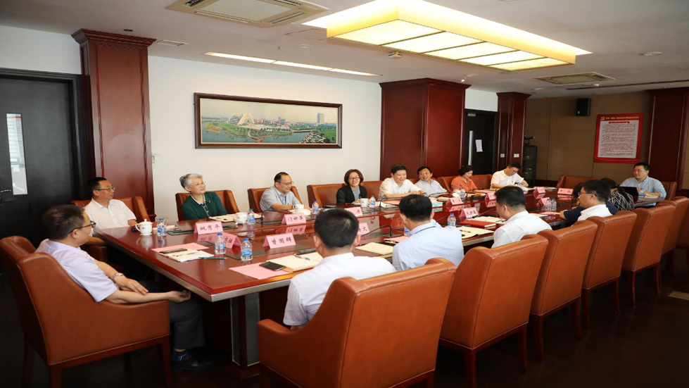 勇當創(chuàng)新馬克思主義理論研究和建設工程的排頭兵